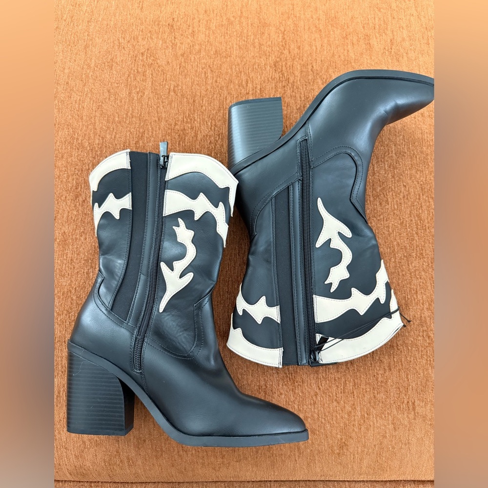 Torrid Black and Cream Embroidered Booties - Picture 3 of 9